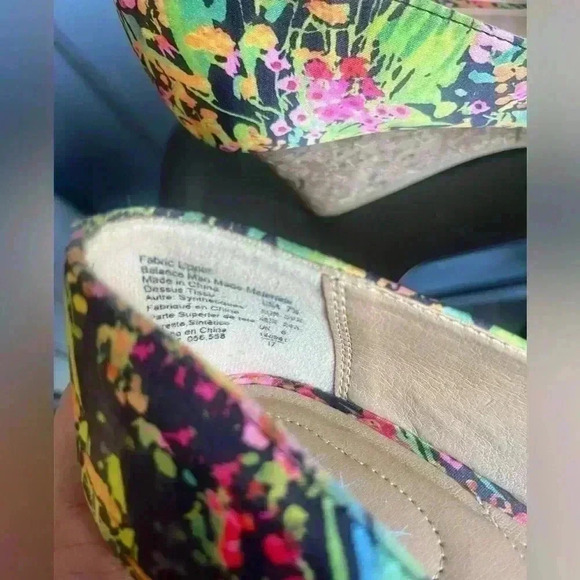 Dexflex comfort wedge heels. Size 7.5 - Picture 4 of 5